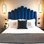 Jn Boutique 4*
